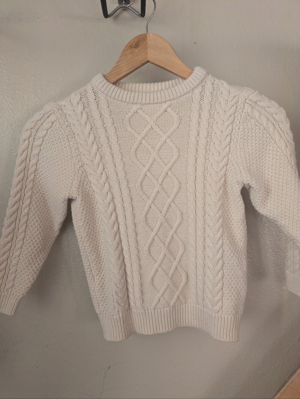 Sweater Brand Sfera Size 5-6 Color Cream